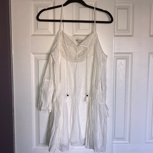 American Eagle Outfitters Dresses & Skirts - Beautiful White Cold Shoulder Dress
